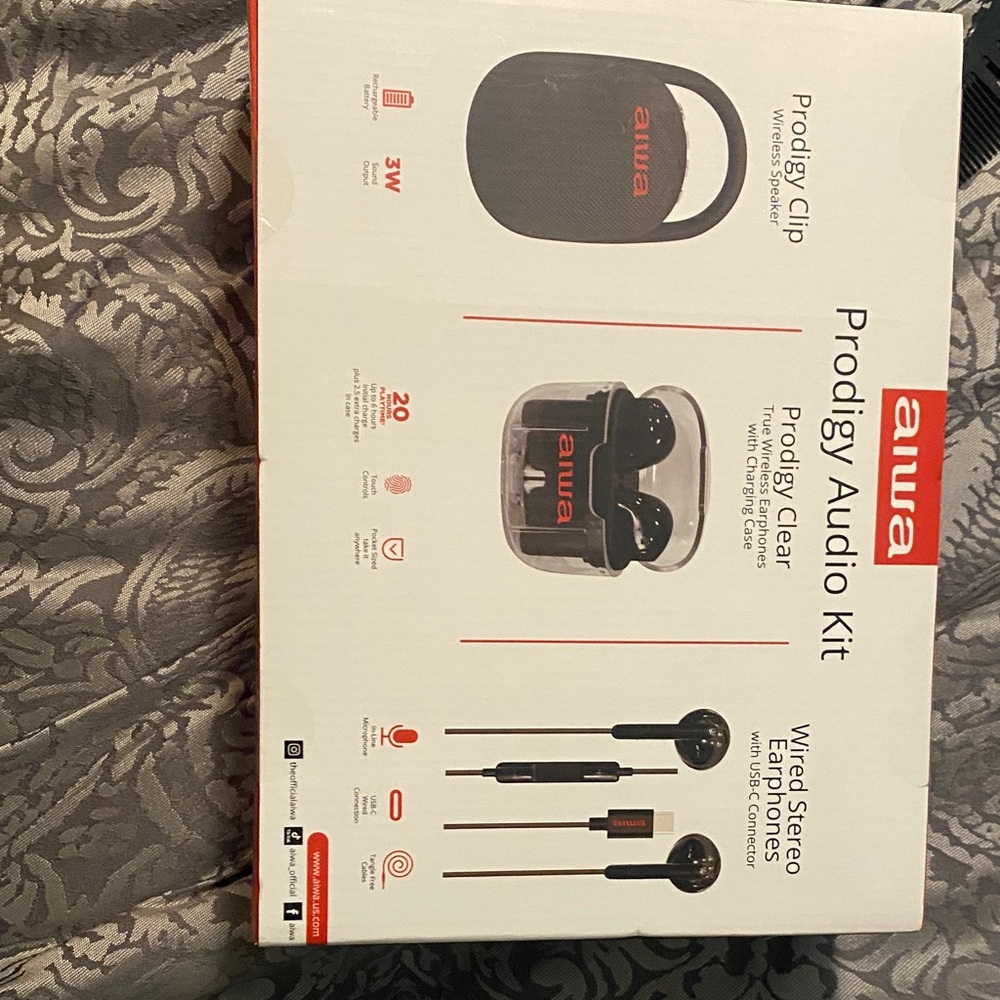 Aiwa Prodigy Audio Kit with Wired Earphones